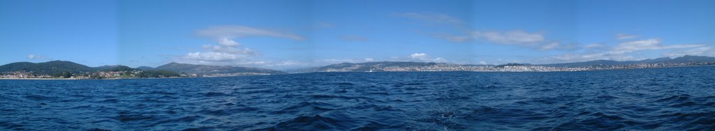 Panorámica da Ría de Vigo. Dende o centro cara Rande. by enviamelon