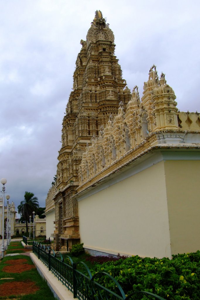 Temple in the garden of Mysore Palace by Edwin van Wijk