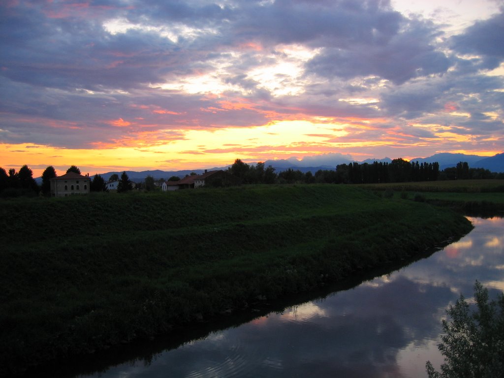 Tramonto sul Tesina, vista verso nord-ovest by alessandroperuzzo