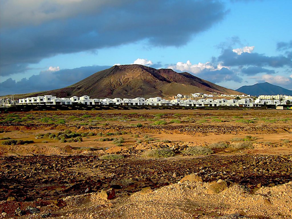 Montaña roja by scimsor