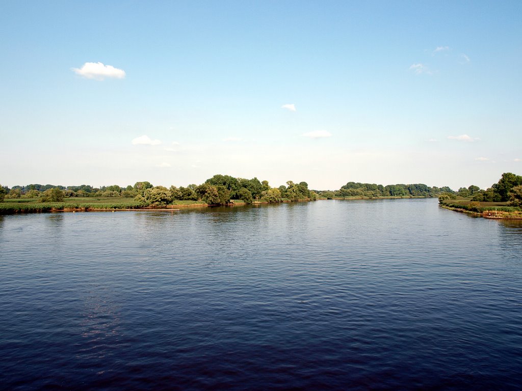 Blick von der Autobahnbrücke auf die Elbe in Richtung Heuckenlock by SGH