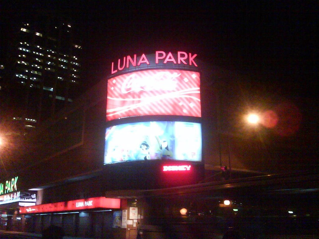 Luna Park by Oscar Cwally