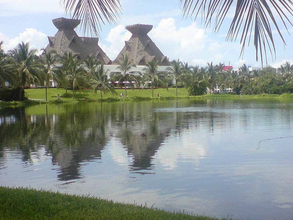 Mayan Palace Espejo de Agua by ricatapatio