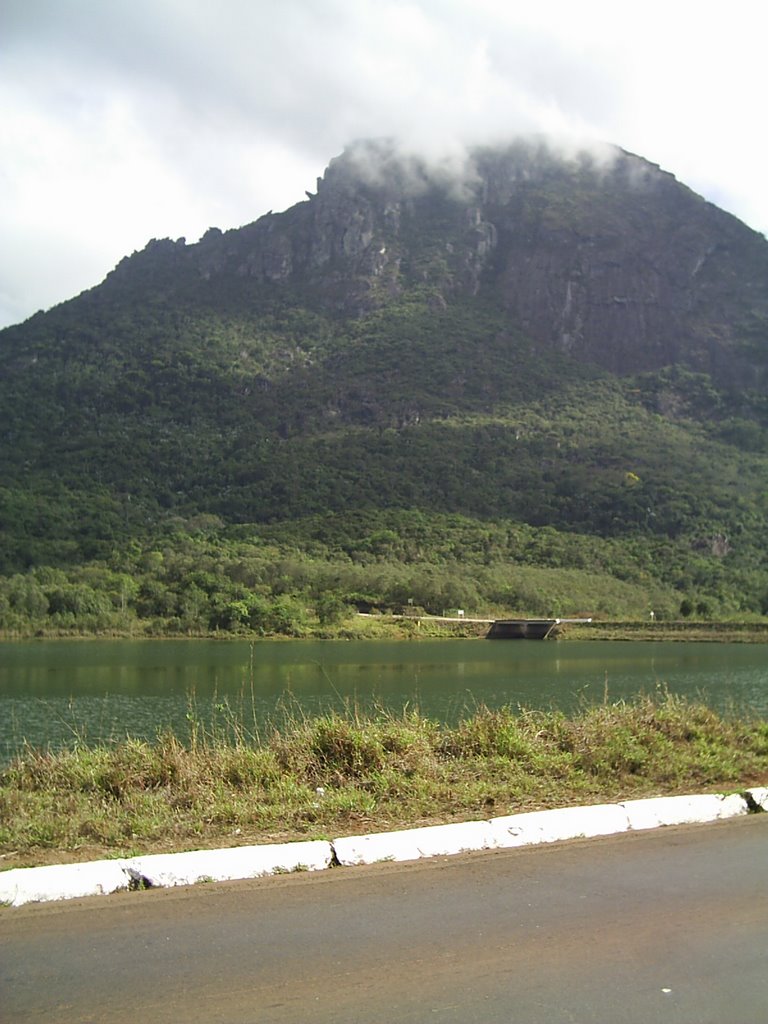 Lago na Serra by Públio Athayde