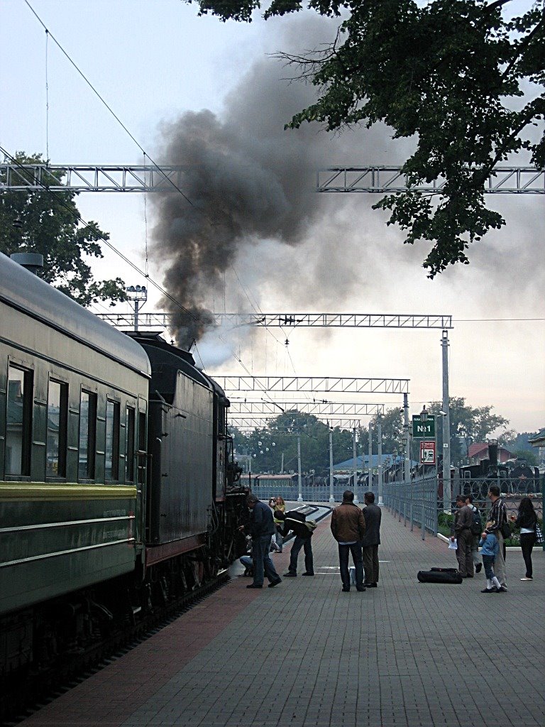 A journey at noon every day all the way to Krasnyy Baltiets locomotive depot. A once-in-a-lifetime experience! by CarlStaffanHolmer