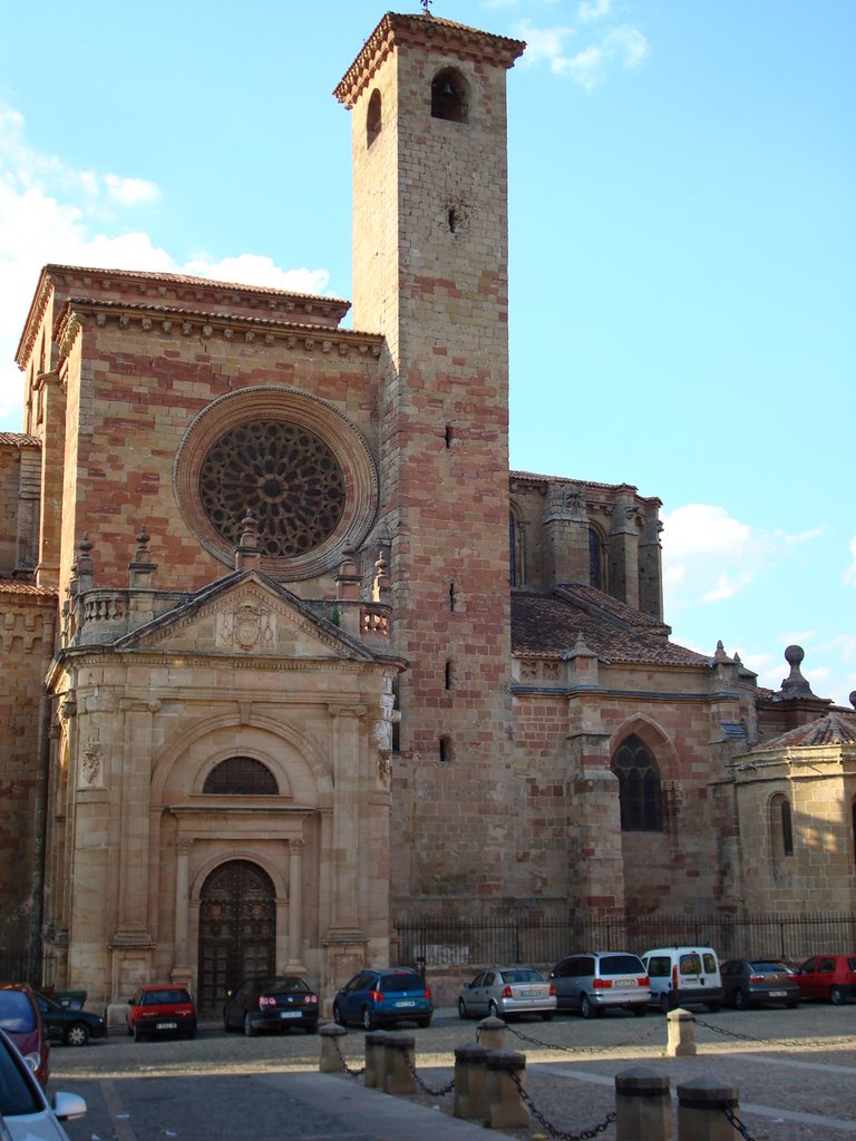 Parte posterior de la Catedral de Sigüenza by nuriamll