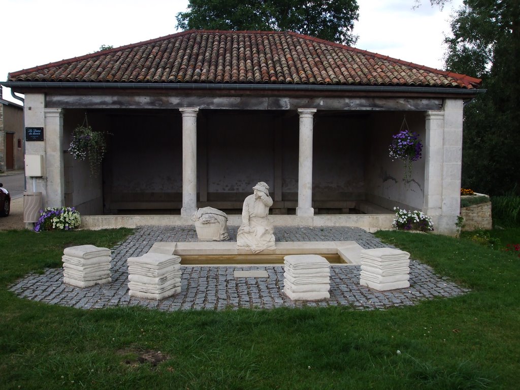 Nonsard-Lamarche, la dame du lavoir by Nidoo