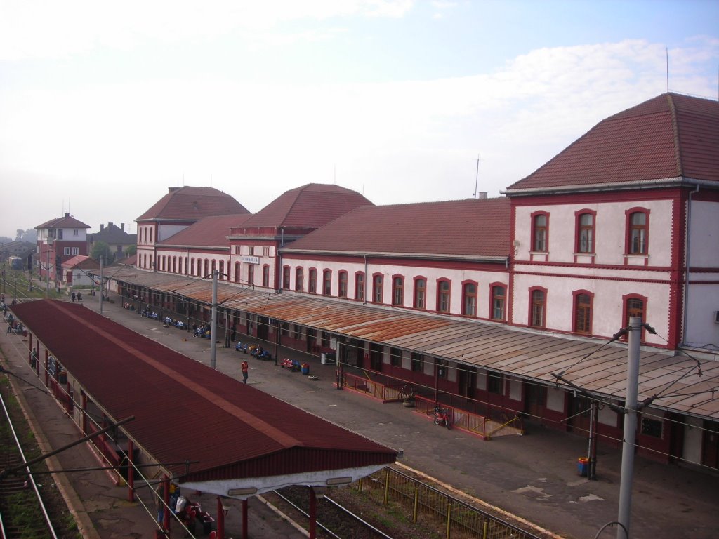 Estación de trenes de Simeria. 30 de Julio de 2008, durante mi 5º Viaje a Rumania by viajeroandaluz