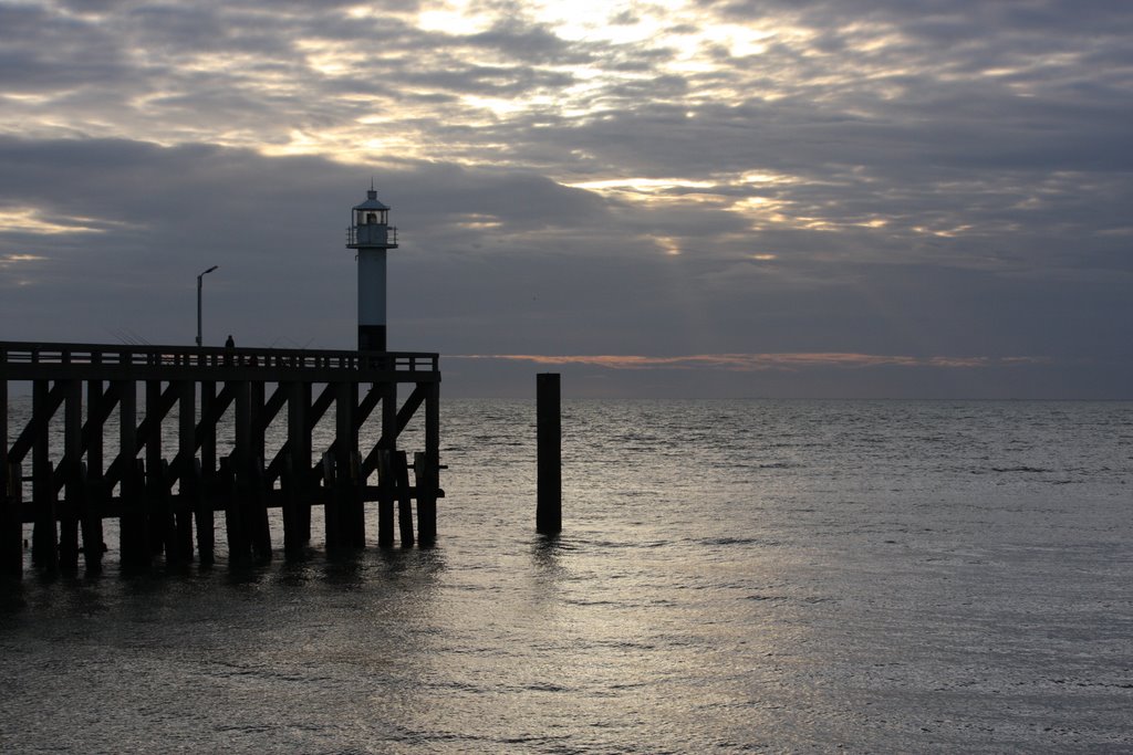 Pier havengeul Blankenberge by Tom Van der Veken