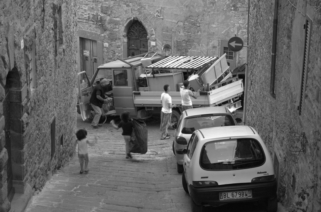 Déménagement à Cortona (Trasloco a Cortona - Removal in Cortona) by Benacquista