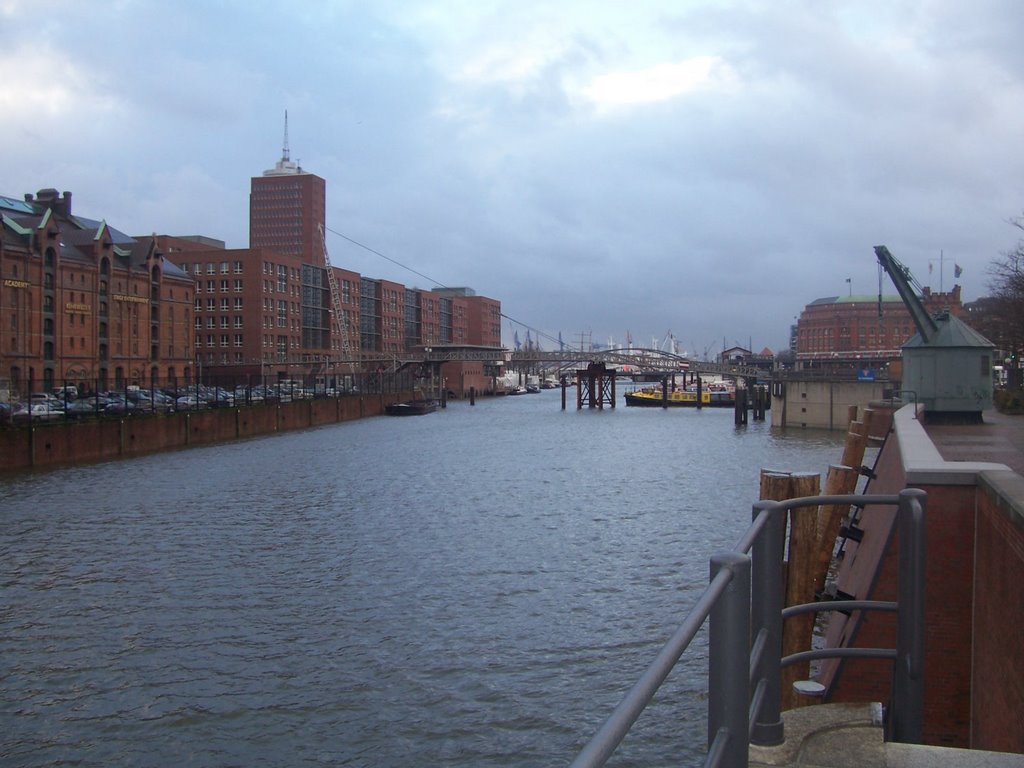 Brücke vor Speicherstadt by EastsideCop