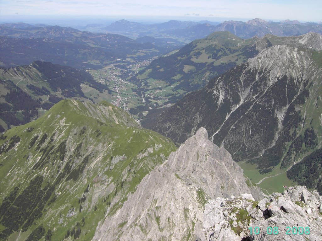 Gipfelblick-ins-Kleinwalsertal by Karl0507