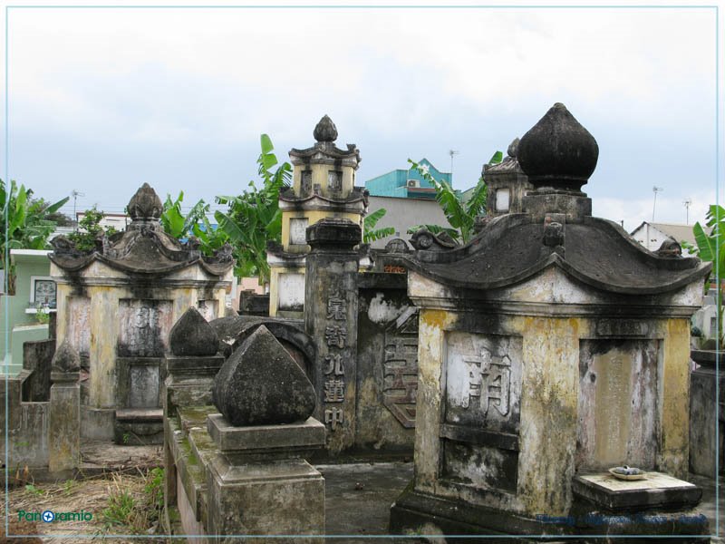 Mộ tháp - Tomb tower by Vietnam - Paracels