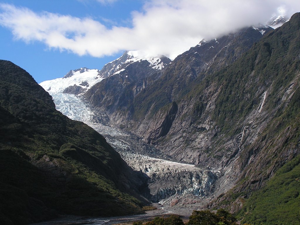 In front of Franz-Josef Glacier by stesib