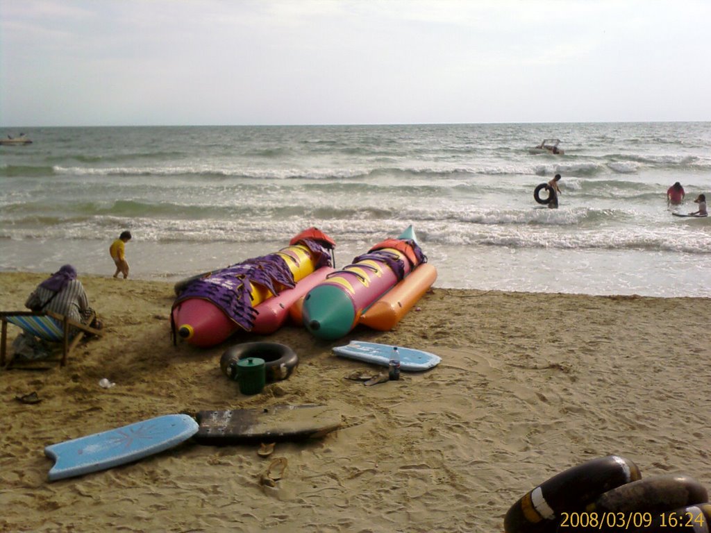 Banana Boat at Chao Lao Beach by xseriesx