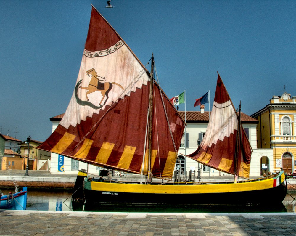 Bragozzo nel porto canale by luigi-elsa