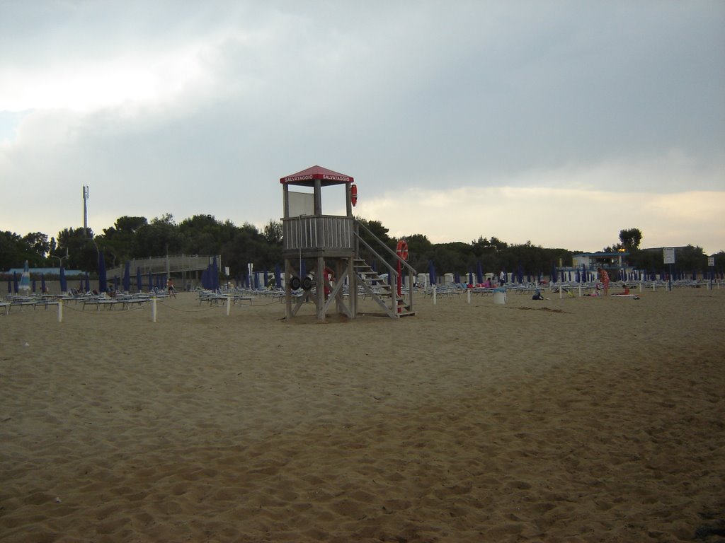 Lignano Riviera - Postazione di salvataggio by Denni Denni