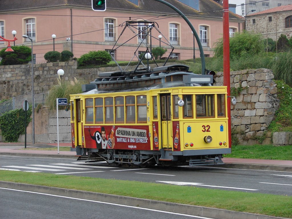 Tranvia (A Coruña) by laura&paula