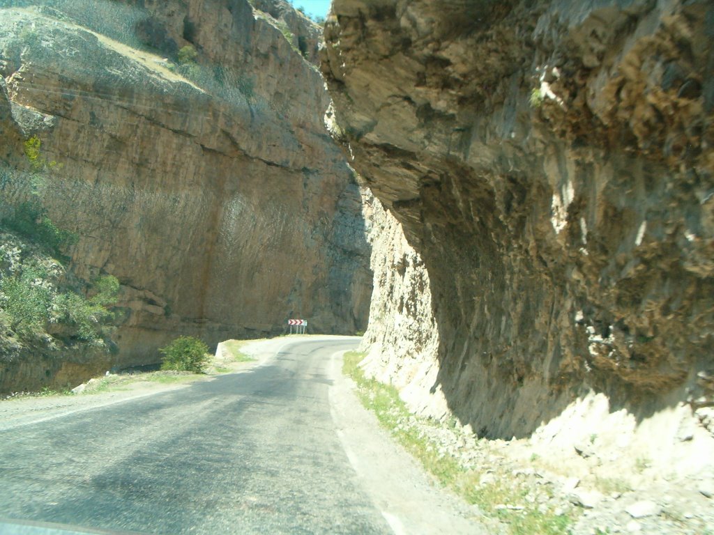 ARTVİN, Ardanuç Cehennem Deresi Kanyonundan Bir Görünüş. by Yılmaz Uzer - Bursa