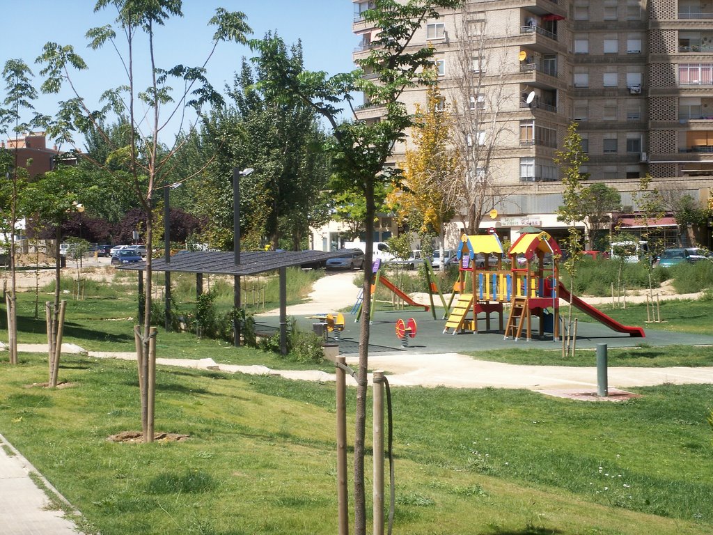 Parque infantil Edificio Kasan by papayo polar