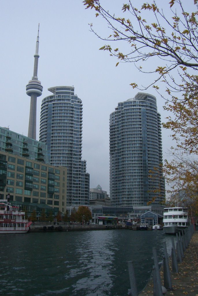 Canada_Toronto_CN-Tower_2007-11-09 by chrisli