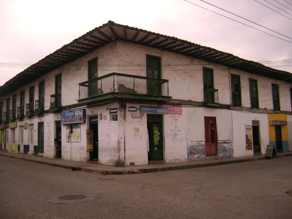 Arquitectura republicana del municipio del libano, fotografia tomada el 6 de febrero del 2008, Camara Canon EOS 100, archivo fotografico Servicios Integrales by pedroherrana