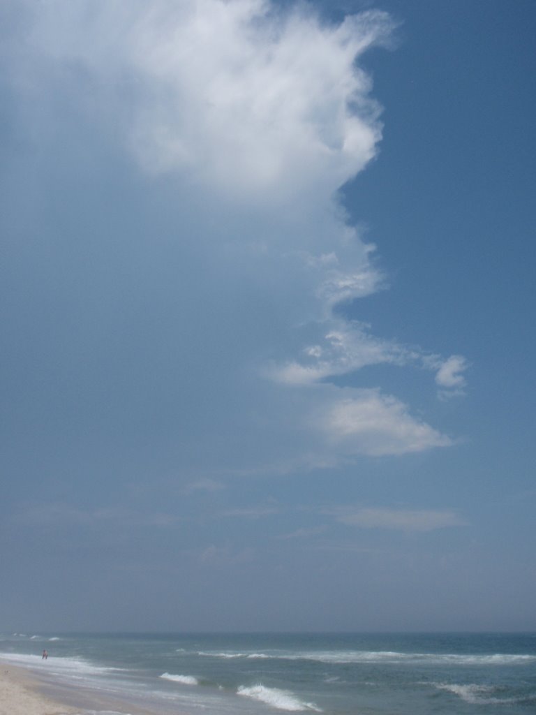 Storm building to the north of Midway Beach by Mandz2003