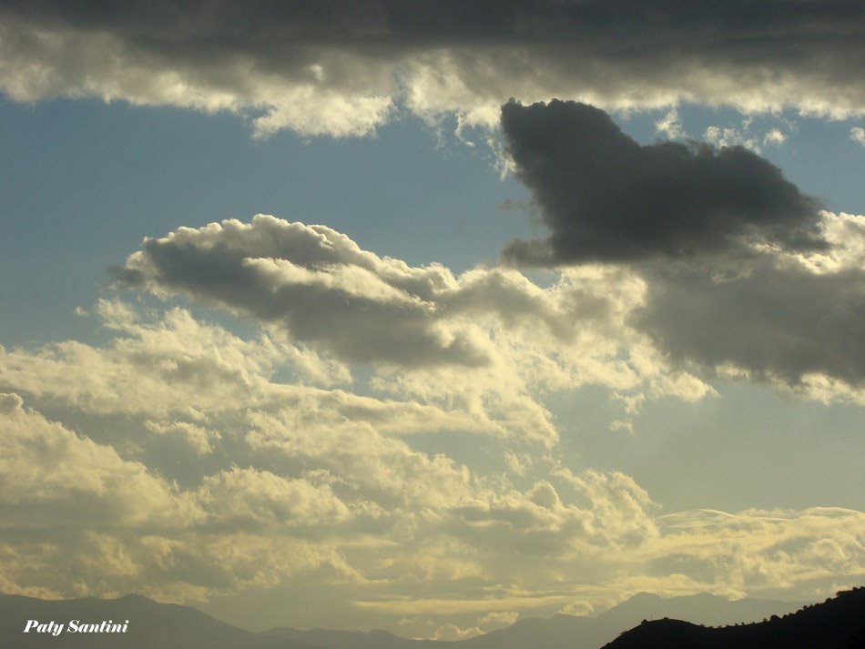 Las formas caprichosas de las nubes... by Patricia Santini