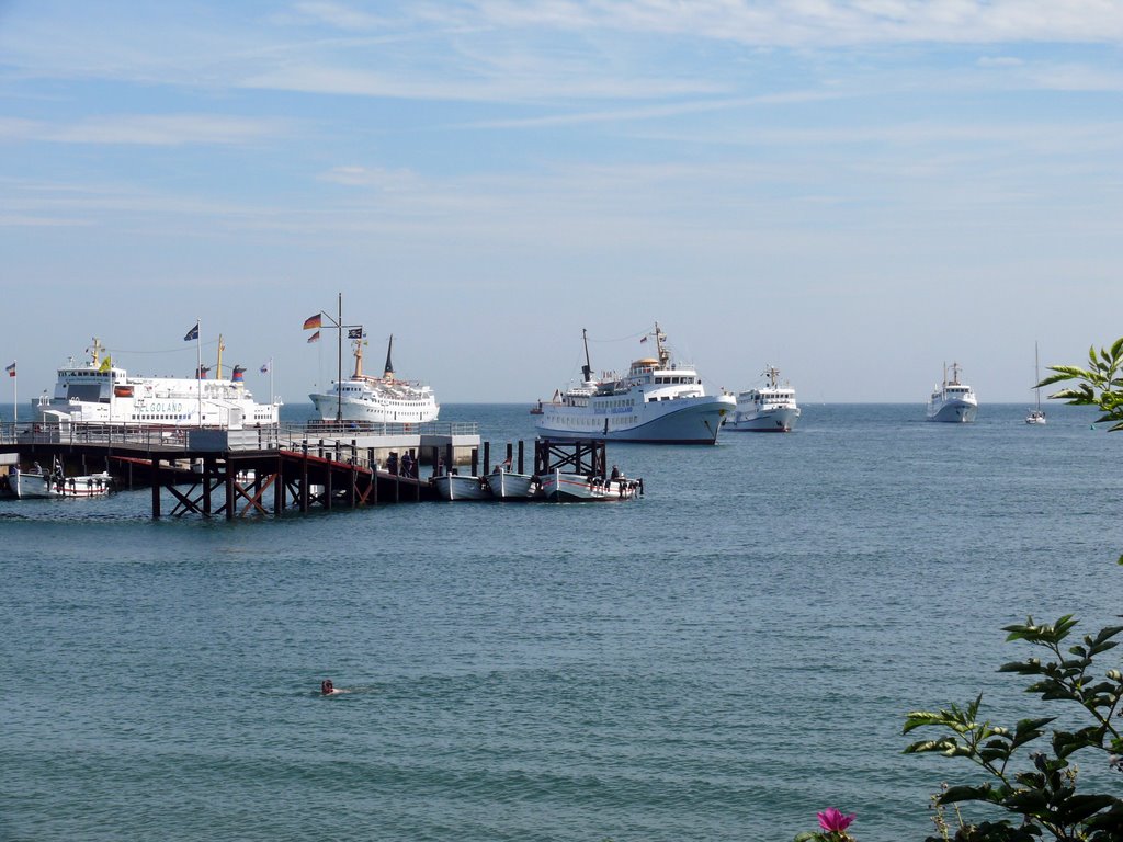 Schiffe vor Helgoland by Wunderlich Th.