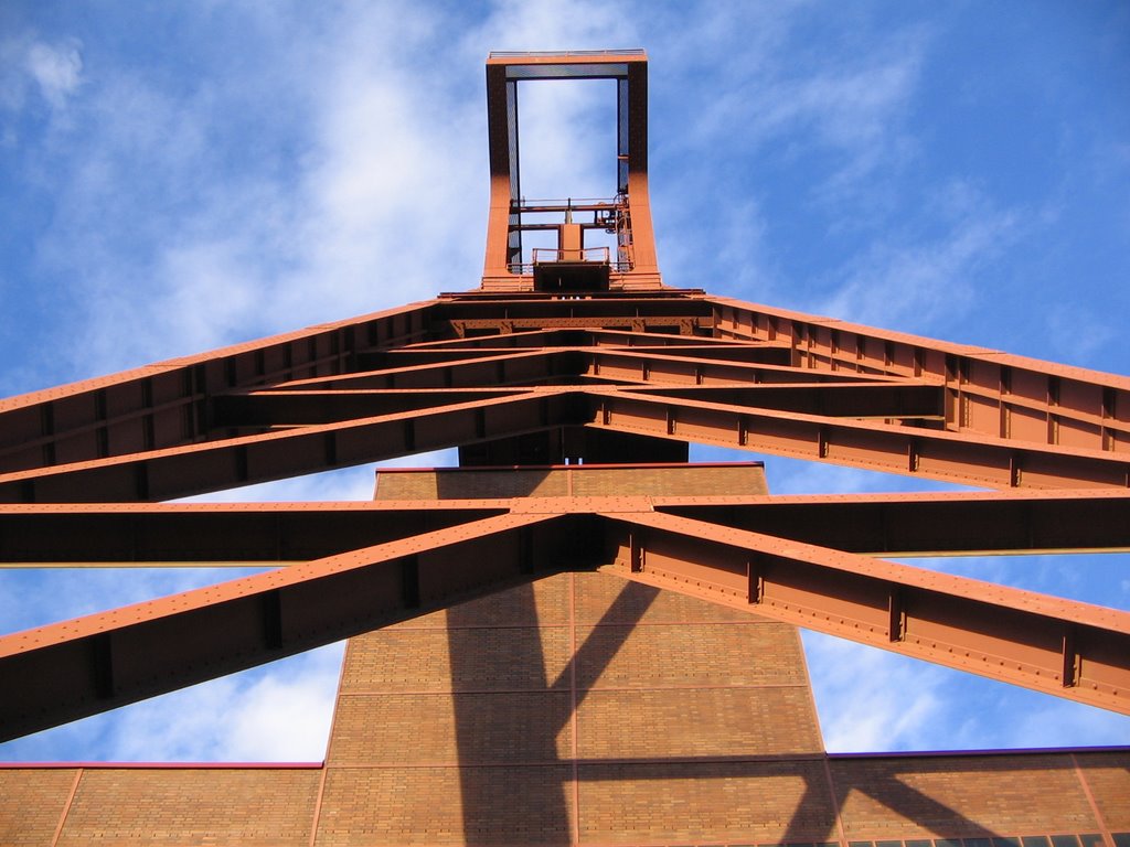 Schacht XII der Zeche Zollverein, Essen by Martin Noldus