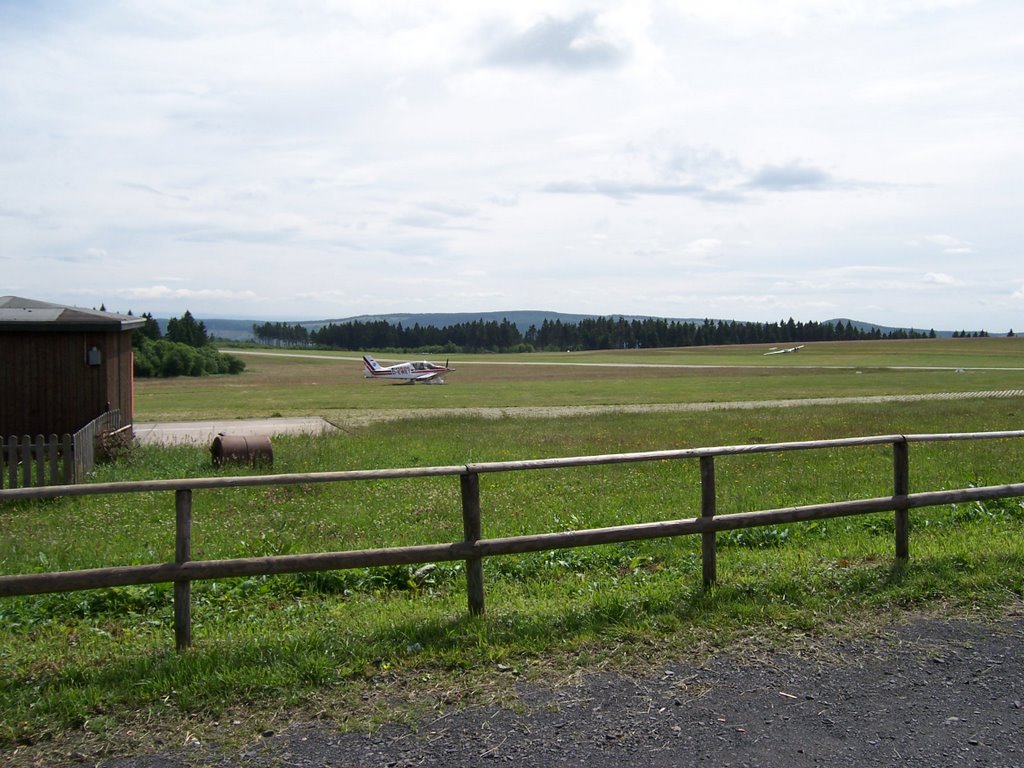 Wasserkuppe - Flugplatz by GeLi+KäLi