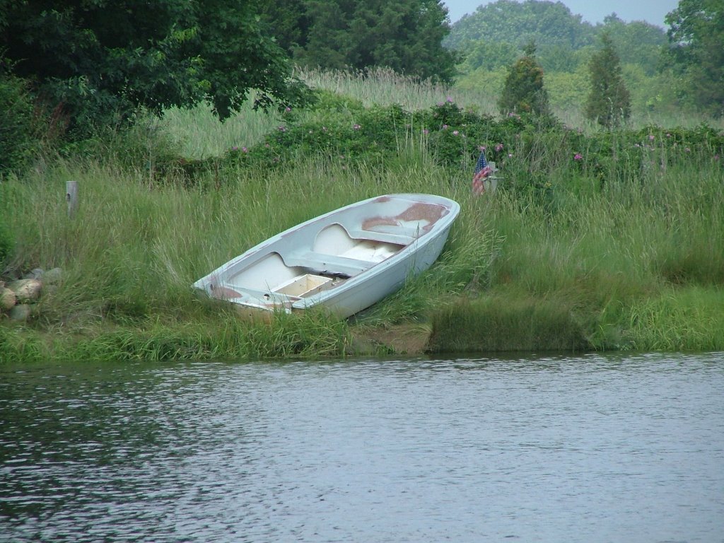 Small boat - Essex MA by joefrogger