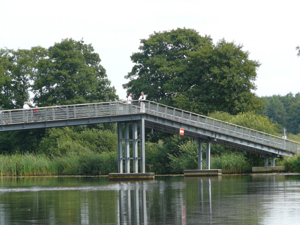 Neue Brücke an der Hamme by Annette Luehsen