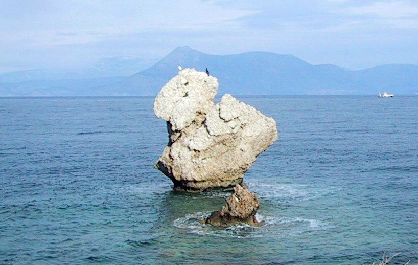 Ξεκούραση στον βράχο,κοντά στο Κάτω Αλεποχώρι by andreasec