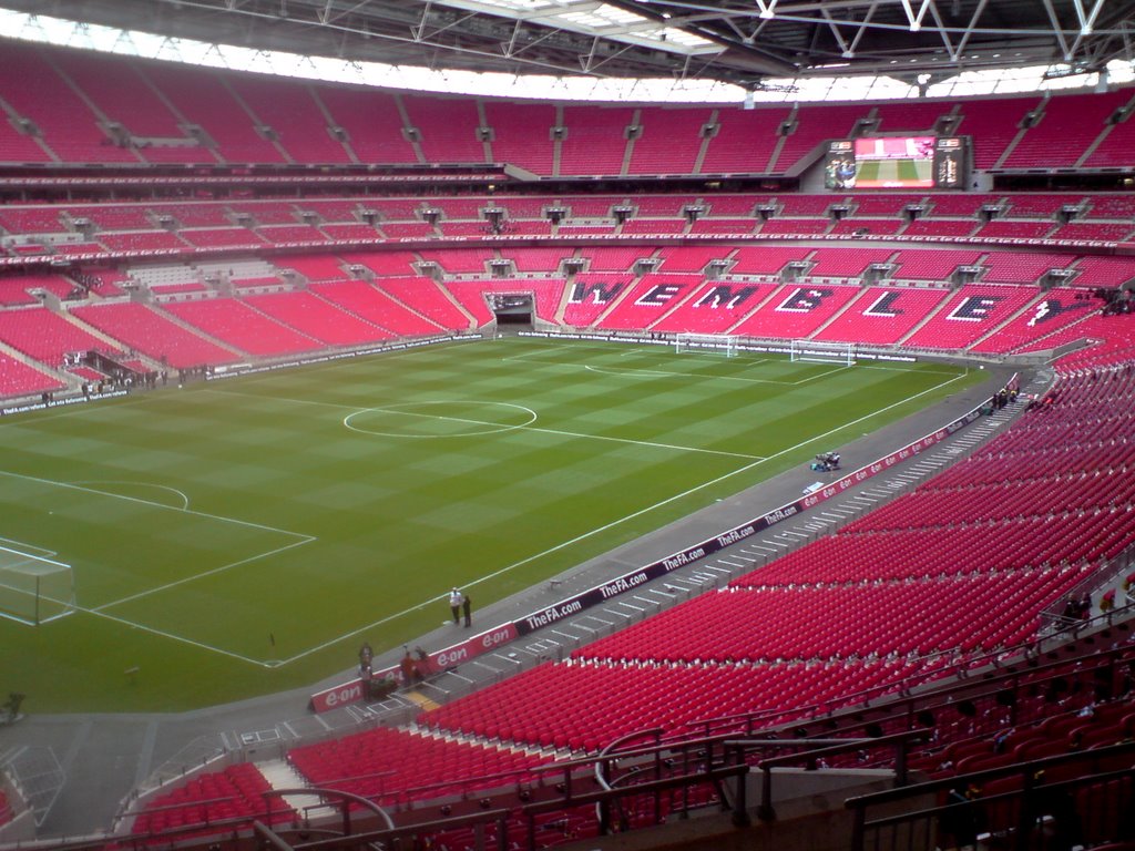 Wembley Stadium by aidanrpower