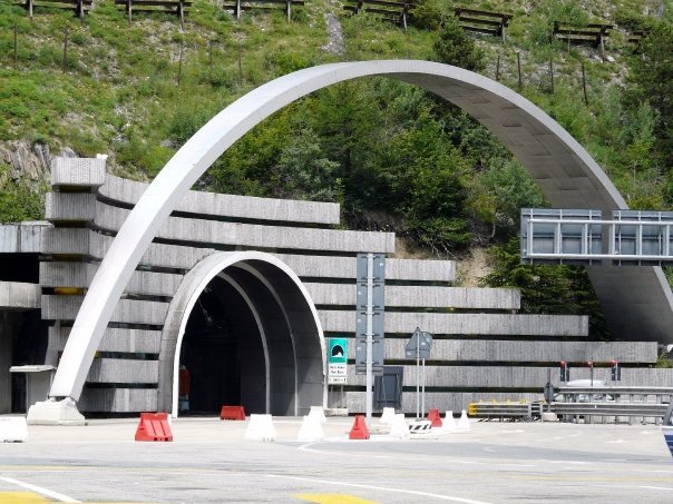 Le tunnel du mont blanc/montebianco by cris02