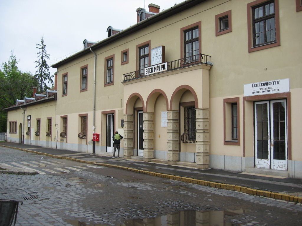 Eger Railway station by Feroxx