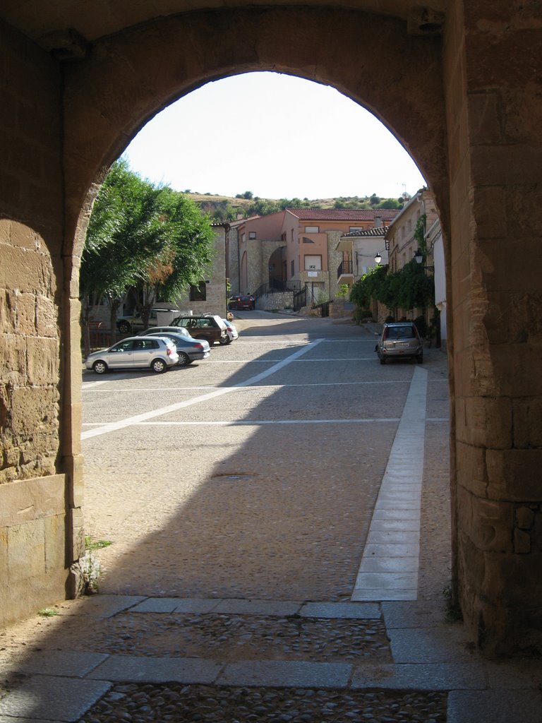 Vista de la plaza, desde la puerta de la muralla. Palazuelos by libanez