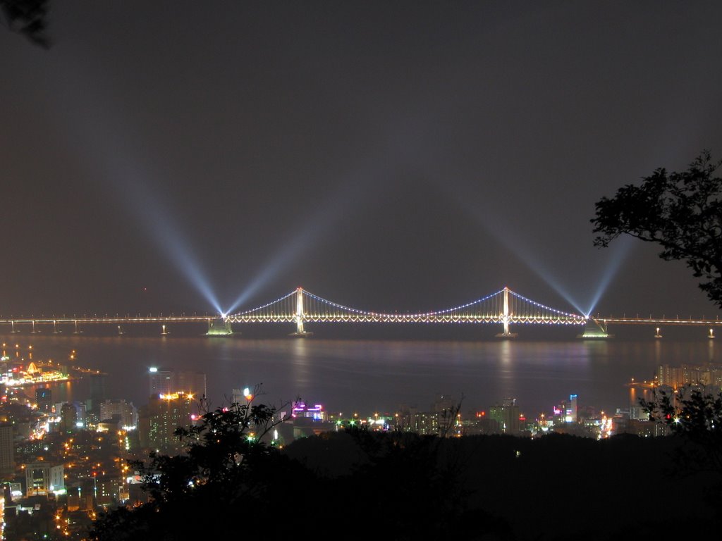 Guang-an Grand Bridge (광안대교) by Park Seongwan