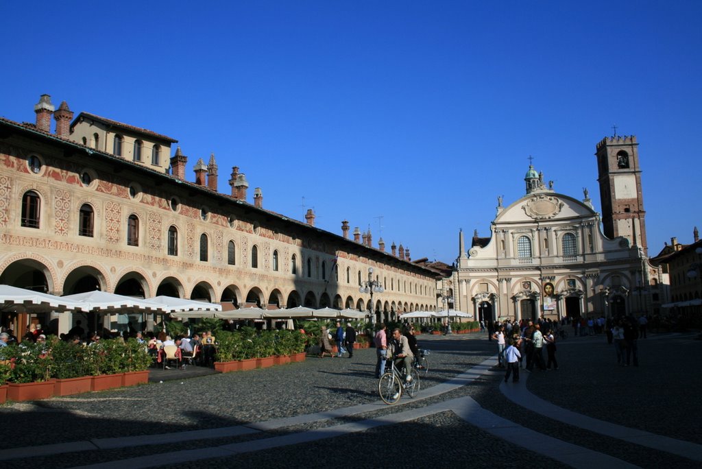 Piazza Ducale a Vigevano by mascla