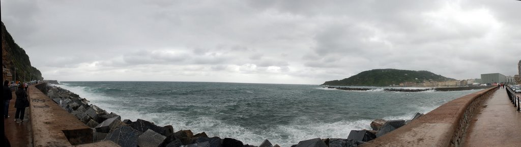 Panoramica - Rompeolas Kursaal by Isidro Villarroya