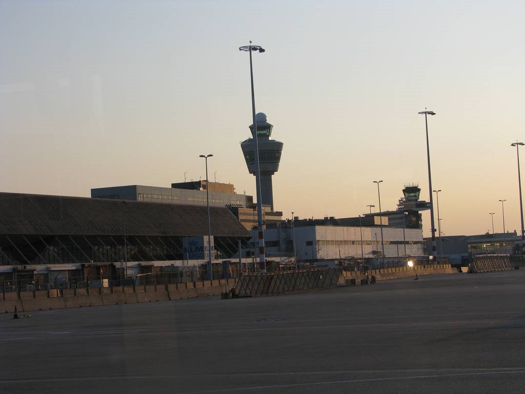 Schiphol Airport by BCPT8900