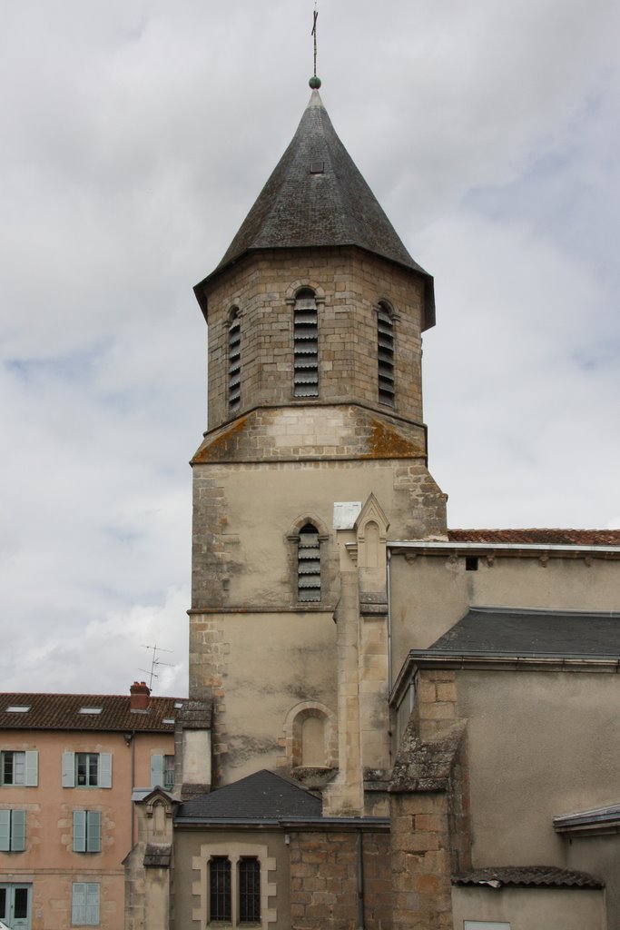 Aixe-sur-Vienne : église romane et ogivale by macrobert