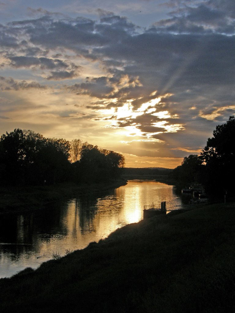 Abendstimmung Hafen Mühlberg by dk8re