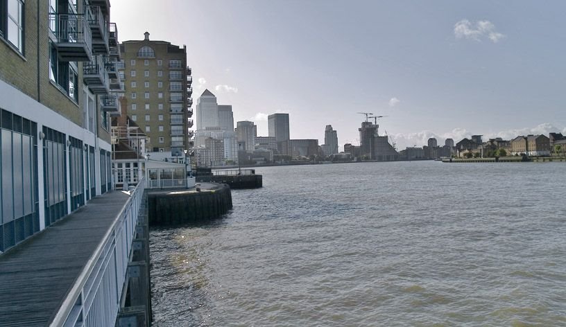 Sonnenaufgang an der Themse - die Canary Wharf by F.Philipzig