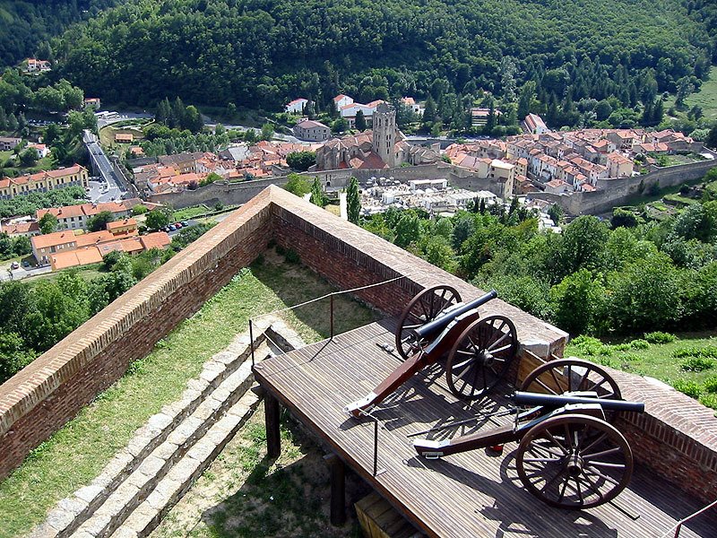 Prats-de-Mollo-la-Preste vu de la citadelle by Eric DESRENTES