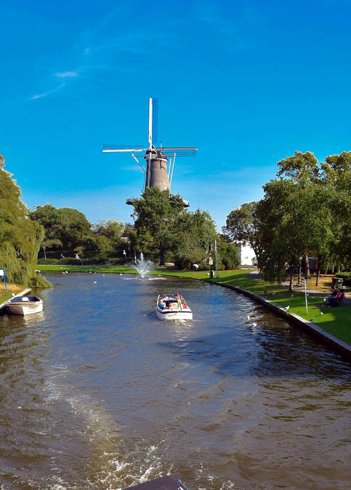 Leiden, Netherlands by Algirdas Ciuplys