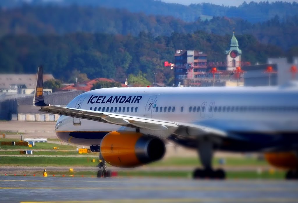 Planespotting @ Zurich Airport 04./05.10.2016 [Bisenkonzept] by bruno lauper