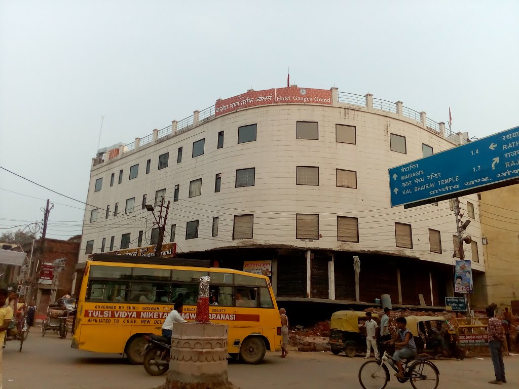 Bangali Tola, Varanasi, Uttar Pradesh 221001, India by Monti Praful