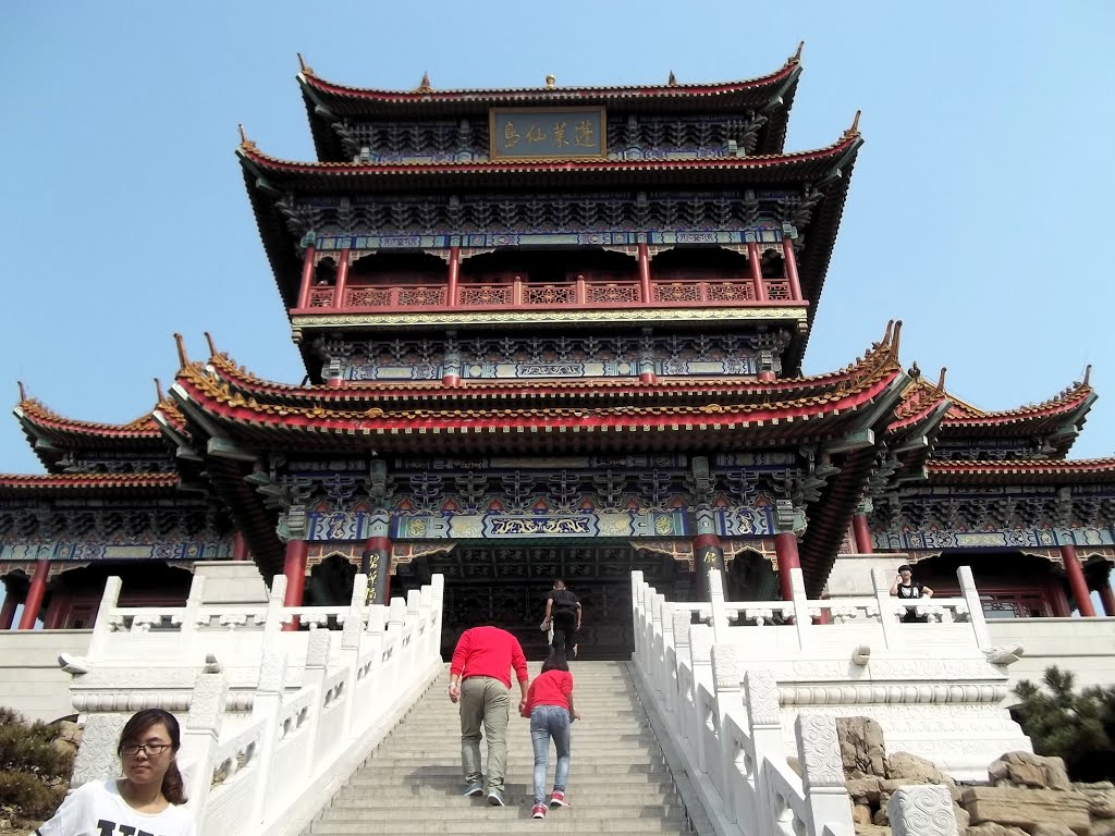 Penglai, Yantai, Shandong, China by Roddy Pfeiffer